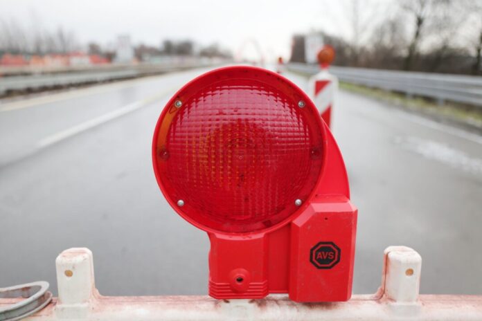 A2 bei Dortmund Richtung Oberhausen für Brückenarbeiten gesperrt Zum wiederholten Male müssen Autofahrer wegen Arbeiten an der A2-Brücke über den Dortmund-Ems-Kanal lange Umwege in Kauf nehmen. (Symbolbild)