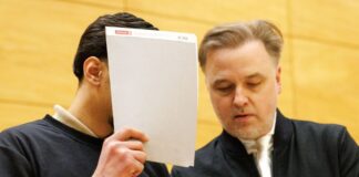 Urteil nach tödlicher Attacke nach Abifeier rechtskräftig Die von Anwalt Burkhard Benecken (r) eingelegte Revision durch den Bundesgerichtshof blieb ohne Erfolg. (Archivbild)
