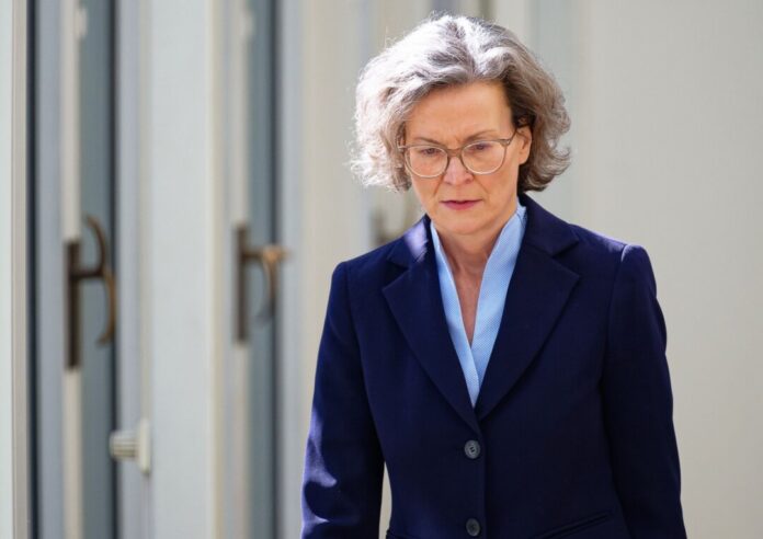 Ina Scharrenbach Der CDU-Landesministerin Ina Scharrenbach wird vorgeworfen, in ihrem Ministerium eine von «Angst und Schrecken» geprägt Arbeitsatmosphäre zu erzeugen (Archivbild).