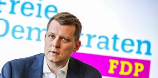 NRW-FDP-Chef Höne bewirbt sich erneut um Landesvorsitz FDP-Landeschef Henning Höne braucht ein gutes Ergebnis bei der Abstimmung des Landesparteitags. (Archivbild)