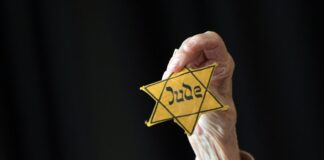 Mit einer Bundesratsinitiative will NRW den Handel mit Dokumenten und Objekten von Opfern der Nazi-Herrschaft stoppen. (Archivbild)