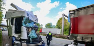 Lastwagenunfall auf A59 – Sperrung Richtung Dinslaken Schwerer Lastwagenunfall in Duisburg - ein Fahrer wurde lebensgefährlich verletzt.