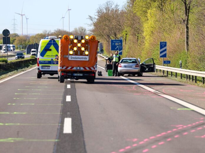A44 nach tödlichem Unfall in Richtung Lüttich gesperrt Die A44 ist in Richtung Lüttich derzeit gesperrt.