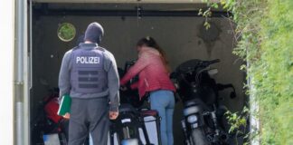 Die Polizei entdeckte zahlreiche Motorräder bei der Razzia gegen die «Hells Angels»