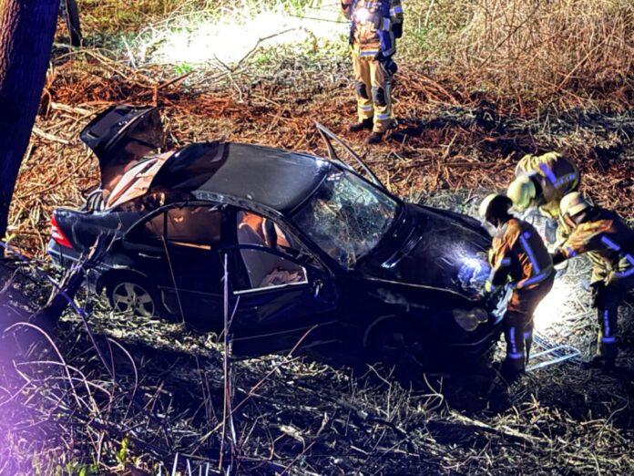Verfolgungsfahrt endet mit Unfall Nach einer Flucht vor der Polizei auf der A2 verunglückt ein Fahrer ohne Führerschein.