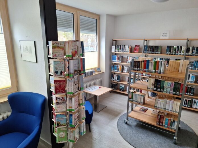 2026-04-27-Büchereizweigstelle Homberg_Romanabteilung Die Homberger Bücherei lädt zum Stöbern ein. Foto: Stadt Ratingen