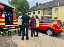 Heiligenhaus: Wohngebäude geräumt – womöglich Einsturzgefahr Die Maßnahmen von Feuerwehr und Technischem Hilfswerk an der Kettwiger Straße in Heiligenhaus dauerten bis zum Folgetag am Sonntag bis 15 Uhr an. Foto: Feuerwehr Heiligenhaus