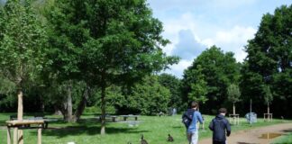 Spielmobil bei den “sprechenden Bäumen” An dieser Stelle im Erholungspark Volkardey steht am Freitag, 29. Mai, das Spielmobil Felix. Anlass ist die Eröffnung der hier verlaufenden „Allee der sprechenden Bäume“. (Foto: Stadt Ratingen