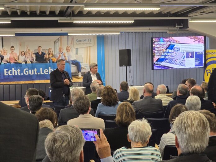 20260520_203632 Dirk Wittmer an diesem Abend als Vorsitzender von Aktiv für Ratingen e.V. auch als Moderator für den spannenden Abend verantwortlich, Bild: Alexander Heinz