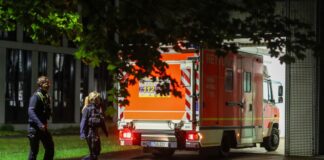 Hantavirus-Kontaktperson am Klinikum Düsseldorf eingetroffen Man gehe davon aus, dass die betreffende Person nicht infiziert sei, sie zeige keine Symptome, hatte das Klinikum (UKD) am Mittag mitgeteilt.