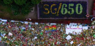 Weitere Ermittlungen nach Solingen-Anschlag Viele Menschen legten Blumen nieder. (Archivbild)