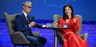 Bundeswirtschaftsministerin Katherina Reiche (r.) hat beim Karlspreis-Forum in Aachen zu entschlossenen Reformen aufgerufen.