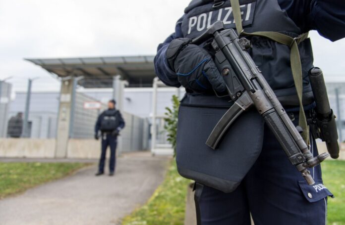 Prozessgebäude des OLG Die Deutsche soll eine Gefangenenhilfe für inhaftierte IS-Terroristen betrieben haben. (Archivbild)