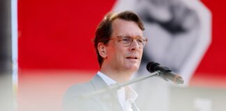 Die zentrale Kundgebung der Deutschen Gewerkschaftsbundes für NRW zum 1. Mai fand in Mülheim an der Ruhr statt. 