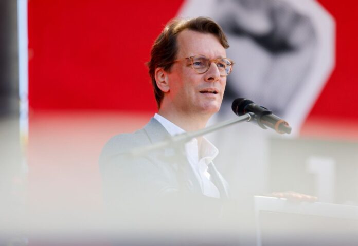 DGB-Kundgebung zum Tag der Arbeit – Mülheim an der Ruhr Die zentrale Kundgebung der Deutschen Gewerkschaftsbundes für NRW zum 1. Mai fand in Mülheim an der Ruhr statt.