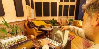 Musikgenuss pur: Wellness im Listening-Café Das OWLs gehört zu den ersten Listening Bars in Deutschland. (Archivbild)