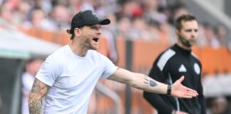 Gladbacher Frust in Augsburg: «Kotzt mich total an» War stinksauer auf ein seine Mannschaft: Gladbach-Coach Eugen Polanski im Spiel beim FC Augsburg.