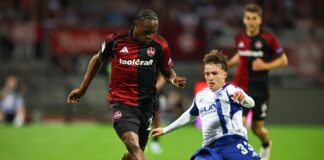 Große Fan-Party: Nürnberg besiegt Schalker Aufsteiger Rasanter Zweikampf zwischen dem schnellen Nürnnberger Mohamed Ali Zoma (l) und Schalkes Vitalie Becker.