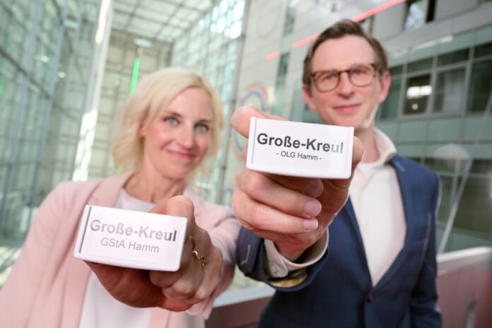 Zwei Pressesprecher, ein seltener Name Svenja und Daniel haben einen gemeinsamen Nachnamen: Große-Kreul. Beide sind Pressedezernentin und arbeiten im selben Gebäude in Hamm.