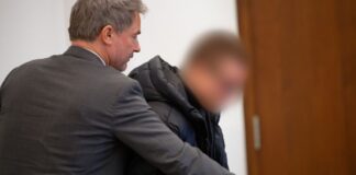 Mit Auto in Schülergruppe gefahren – 20-Jähriger zeigt Reue Knapp ein Jahr nach dem Unfall in Hürth bei Köln hat vor dem Kölner Landgericht der Prozess gegen den Autofahrer begonnen.