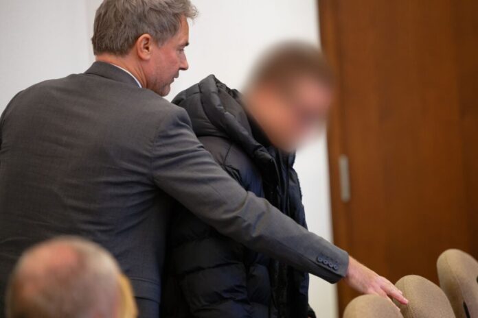 Prozess wegen fahrlässiger Tötung Knapp ein Jahr nach dem Unfall in Hürth bei Köln hat vor dem Kölner Landgericht der Prozess gegen den Autofahrer begonnen.