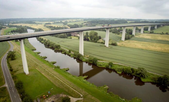 Ruhrtalbrücke Nach gut drei Monaten Bauarbeiten wird die Ruhrtal-Brücke der A52 wieder freigegeben. (Archivbild)