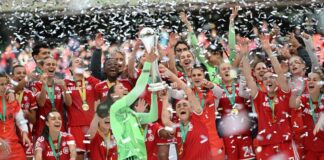 4:0 – Bayern-Fußballerinnen holen Pokal, Popp geht titellos Die Münchnerinnen feiern wieder.