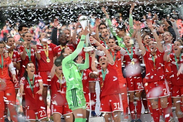 VfL Wolfsburg - Bayern München Die Münchnerinnen feiern wieder.