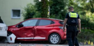 Bürgermeister: Schule braucht Zeit und Ruhe zur Aufarbeitung Ein zerstörtes Fahrrad, ein verlorener Schuh auf der Fahrbahn - eine Frau hat drei Kinder angefahren.