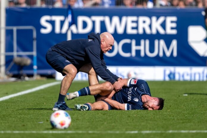 Maximilian Wittek Maximilian Wittek (r) fällt für den Rest der Saison beim VfL Bochum aus. (Archivbild)