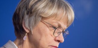 Ministerin sichert Schulen nach Tod zweier Kinder Hilfe zu NRW-Schulministerin Dorothee Feller (CDU) sichert den betroffenen Schulen Unterstützung zu. (Archivbild)