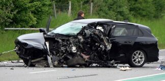 Zwei Tote und zwei Schwerverletzte bei Unfall nahe Steinfurt Für zwei Autofahrer kam nach einem Unfall jede Hilfe zu spät.