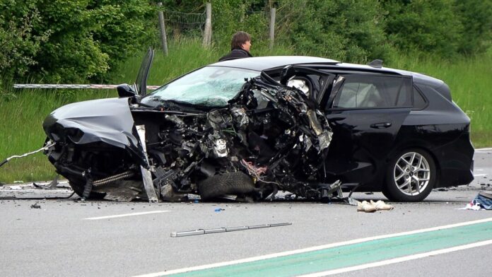 Tödlicher Verkehrsunfall bei Steinfurt Für zwei Autofahrer kam nach einem Unfall jede Hilfe zu spät.
