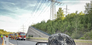 Fahrzeugbrand auf der Autobahn 44: Feuerwehr Heiligenhaus im Einsatz