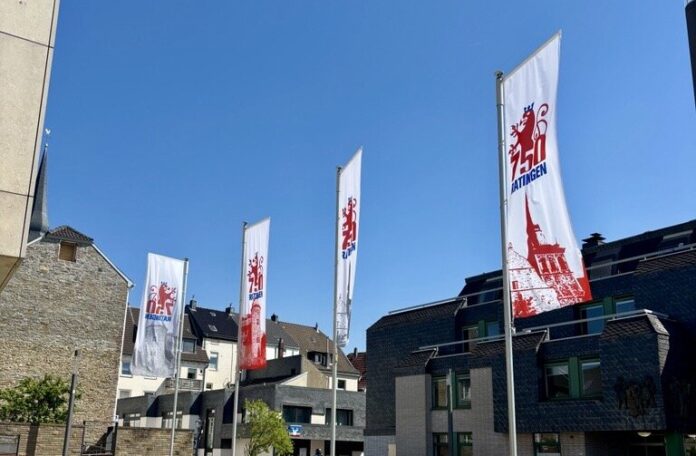 Flaggen Rathaus Geht es nach der CDU, soll das Jubiläum noch sichtbarer werden. Foto: CDU-Fraktion Ratingen /Leon Puttkammer