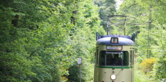 Straßenbahnfest in der Kohlfurth an Pfingsten Eine der historischen Straßenbahnen auf der Strecke. Foto: BMB/Malicke