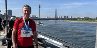 Breitscheider Läufer bei Düsseldorf-Marathon erfolgreich Meinolf Runte nach erfolgreichem Lauf über die Halbmarathon-Distanz. Foto: TuS Breitscheid