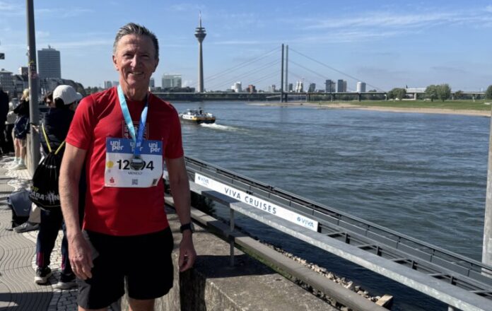 Meinolf Runte nach erfolgreichem Lauf über die Halbmarathon-Distanz. Foto: TuS Breitscheid Meinolf Runte nach erfolgreichem Lauf über die Halbmarathon-Distanz. Foto: TuS Breitscheid