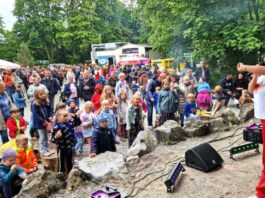 Gewusel am Zeittunnel: Riesiger Andrang bei Wülfrather Kinderfest