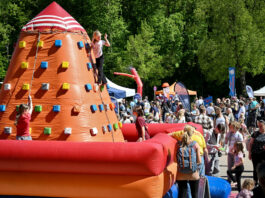 Maifeiertag in Velbert-Neviges: Großer Andrang beim Kinderfest und auf der Trödelmeile