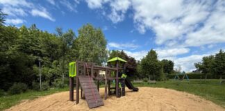 Neuer Kletterturm auf Mettmanner Spielplatz freigegeben Der Kletterturm ist jetzt spielbaren. Foto: Kreisstadt Mettmann