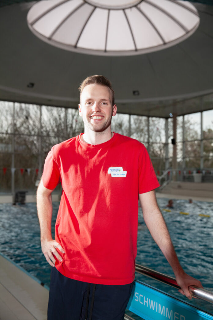 Motiv Schwimmmeister Der Tag des Schwimmmeisters soll das Berufsbild für eine breite Öffentlichkeit zugänglich machen. Foto: Ansgar Werrelmann/Stadtwerke Ratingen