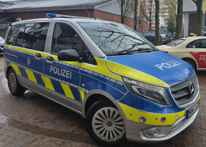 Polizeifahrzeug West Für Sicherheit und Ordnung Unerlässlich, Polizei im Einsatz, Bild: Alexander Heinz