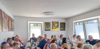 Schawuot bei Schalom e.V. in Ratingen – Ein Fest, das nachleuchtet Blick in den Multi-Purpose-Raum von Schalom am letzten Sonntag bei der Feier, Bild: Schalom e.V.
