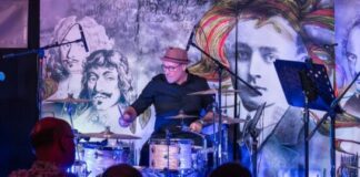 „Bluesrock trifft auf Poesie” in Düsseldorf-Unterrath Die "Schwarzbrenner" auf der Bühne. Foto: Tobias Tschapka