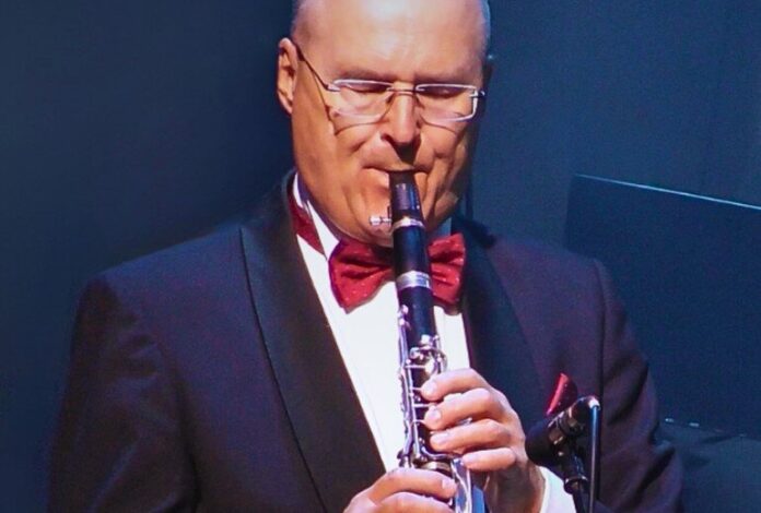 Solo - Engelbert Wrobel Der Klarinettist Engelbert Wrobel bei einem Solo. Foto: Veranstalter