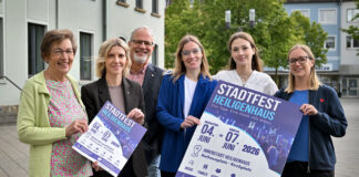 Heiligenhaus: Vier Tage Stadtfest mit Live-Musik, Sport, Trödel und verkaufsoffenem Sonntag Haben das Stadtfest-Programm 2026 vorgestellt: Elisabeth Lux (Sprecherin AK Kultur im Stadtmarketing), Kulturdezernentin Maike Legut, André Saar (Stadtmarketing), Janina Felchner, Sophie Böldeke und Kathrin Neuhaus (alle drei vom Kulturbüro). Foto: Mathias Kehren