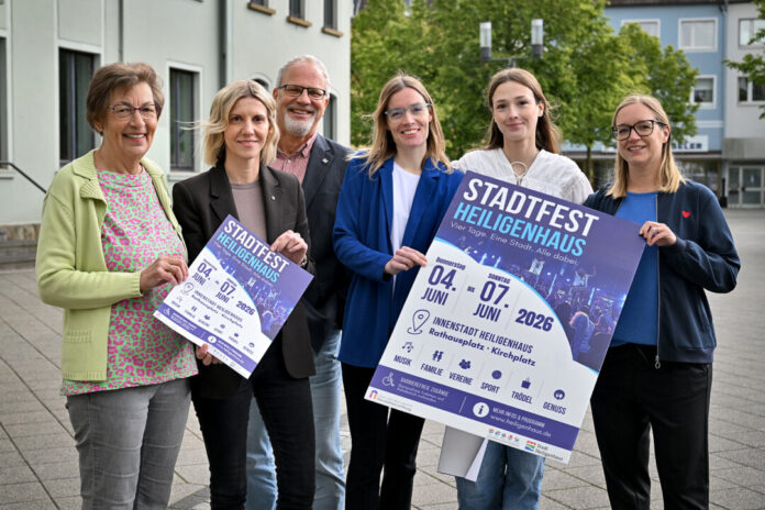 Foto: Mathias Kehren Haben das Stadtfest-Programm 2026 vorgestellt: Elisabeth Lux (Sprecherin AK Kultur im Stadtmarketing), Kulturdezernentin Maike Legut, André Saar (Stadtmarketing), Janina Felchner, Sophie Böldeke und Kathrin Neuhaus (alle drei vom Kulturbüro). Foto: Mathias Kehren
