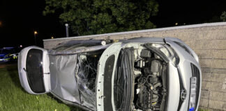 Fahranfänger hatte “mehrere Schutzengel”: Schwerer Unfall Der Hyundai prallte gegen eine Mauer. Foto: Polizei