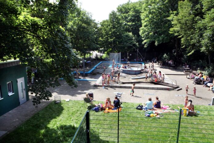 Wasserspielplatz Bildzeile: Der beliebte Wasserspielplatz in West ist ab 1. Mai geöffnet. Foto: Stadt Ratingen